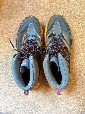 Hoka One One women’s Speedgoat Mid 2 GTX